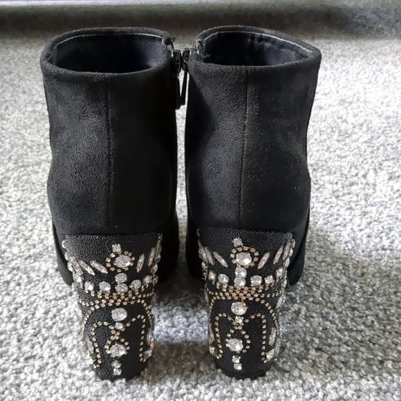 Brand new black booties - Picture 1 of 7